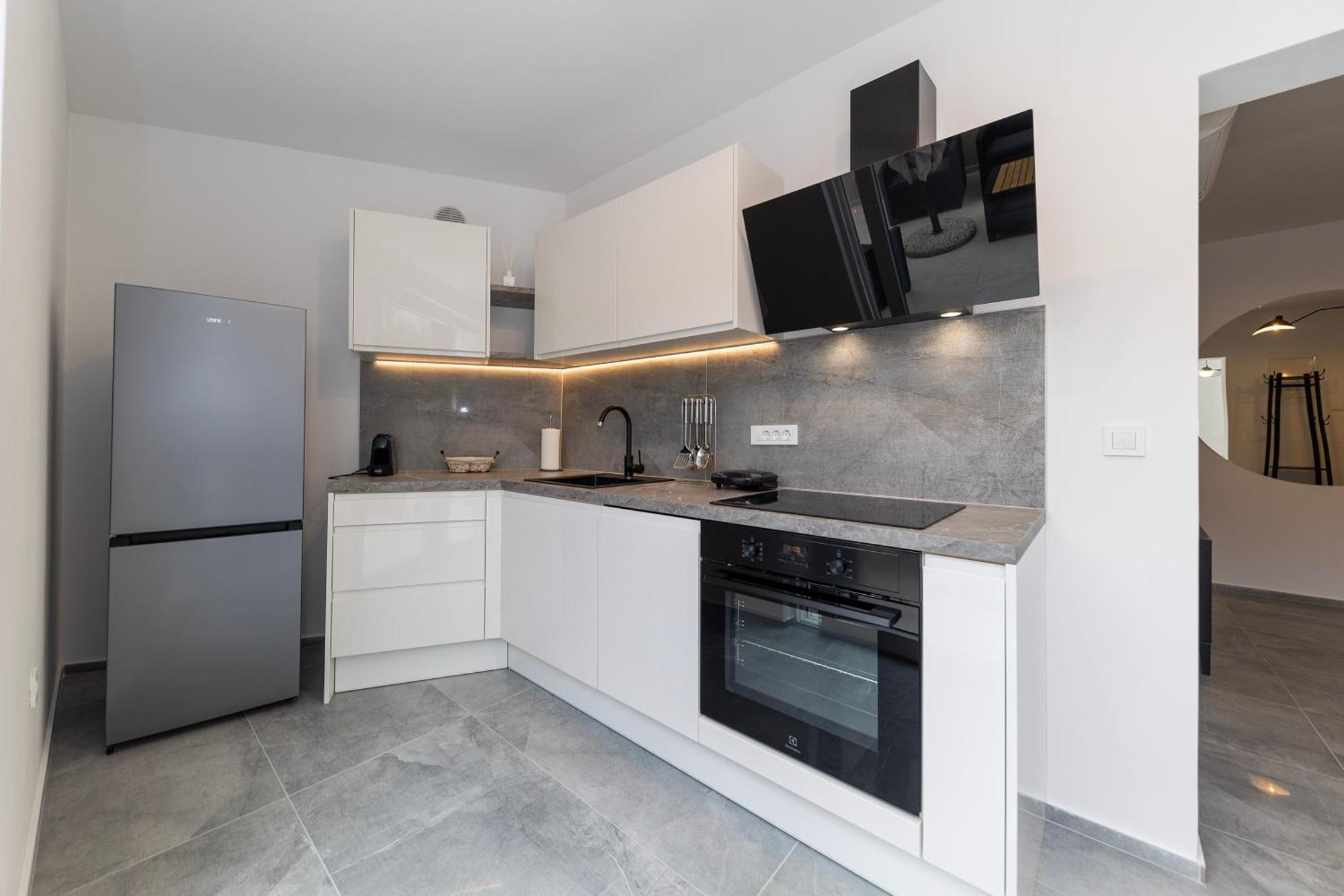 Find Your Haven In Morena Celeste Seaside Puntamika Apartments! ซาดาร์ ภายนอก รูปภาพ